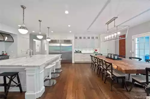 White Kitchen Backsplash Ideas