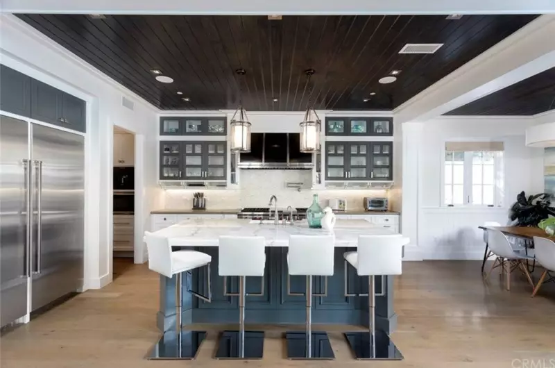 White Kitchen Backsplash Ideas