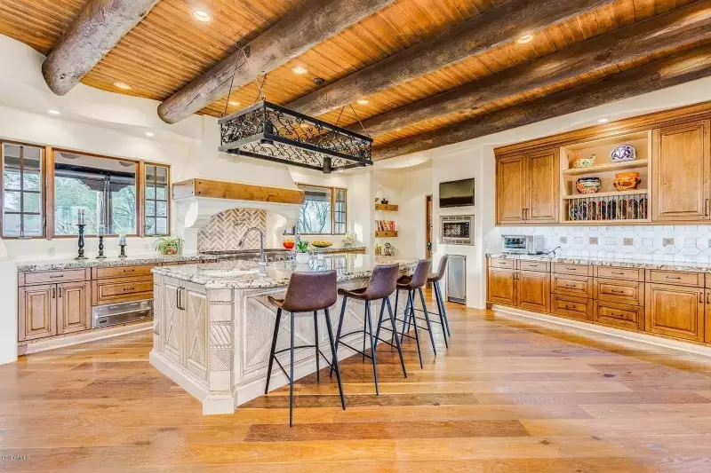 Farmhouse Kitchen Decor