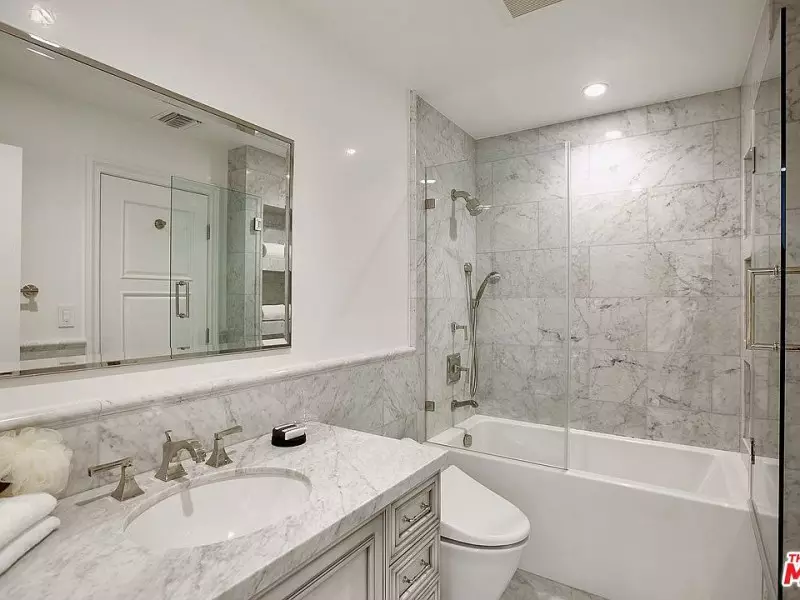 White Bathroom Ideas