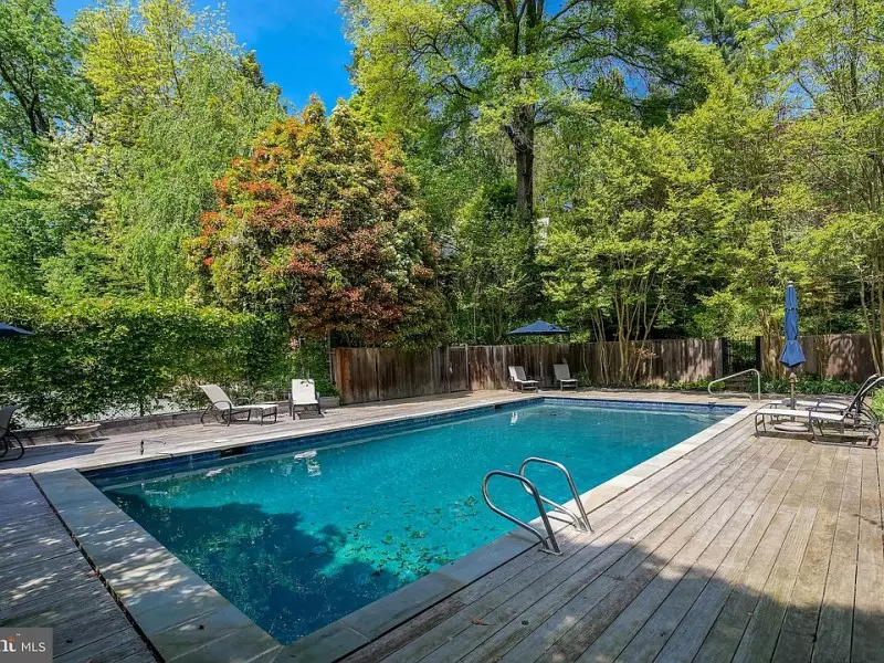above ground swimming pools with decks