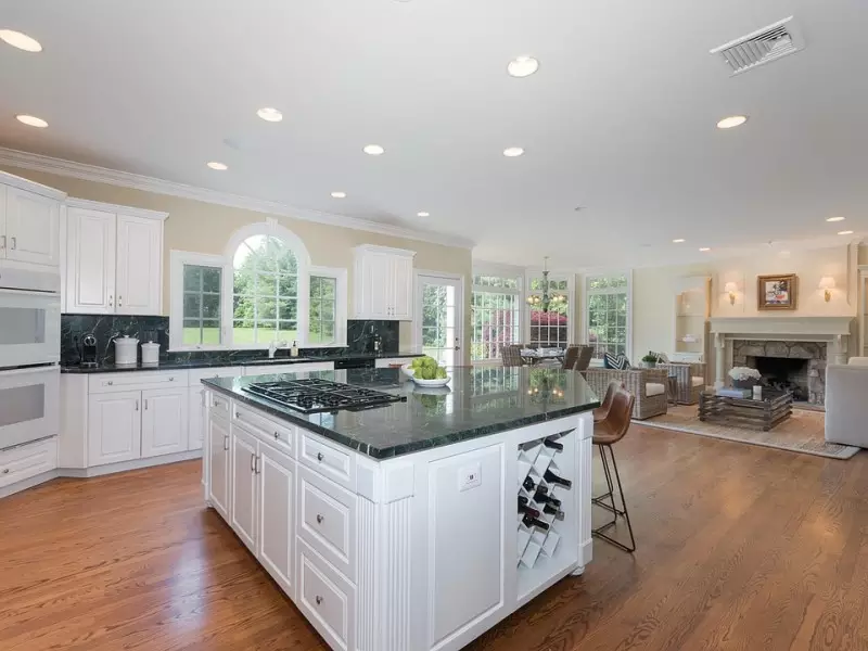 Kitchen Paint Colors with White Cabinets