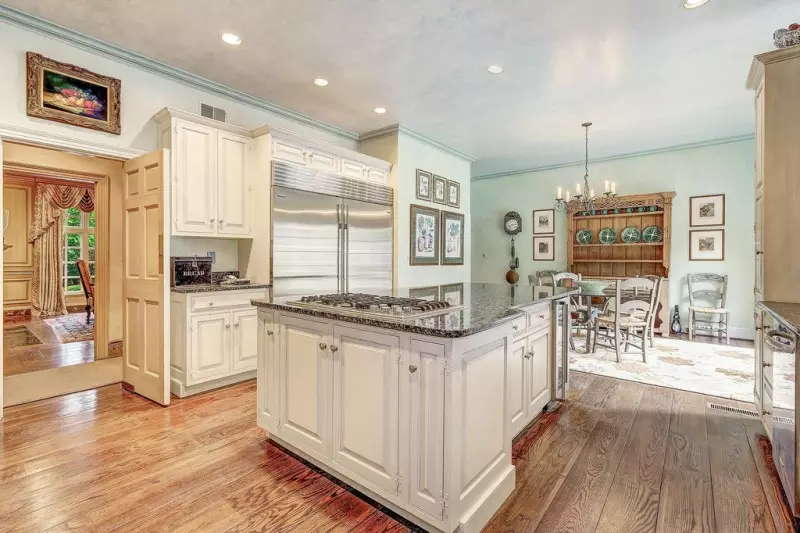 Refinishing Kitchen Cabinets
