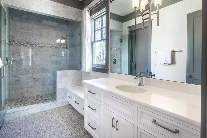 gray and white bathroom ideas