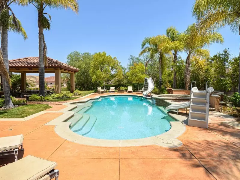 How Much Does It Cost to Build a Pool