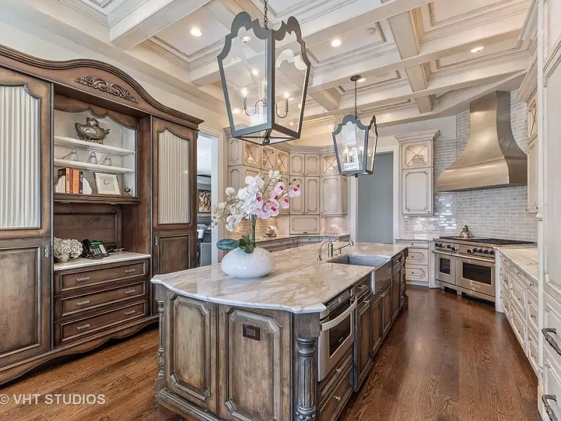 Traditional Kitchen Cabinets