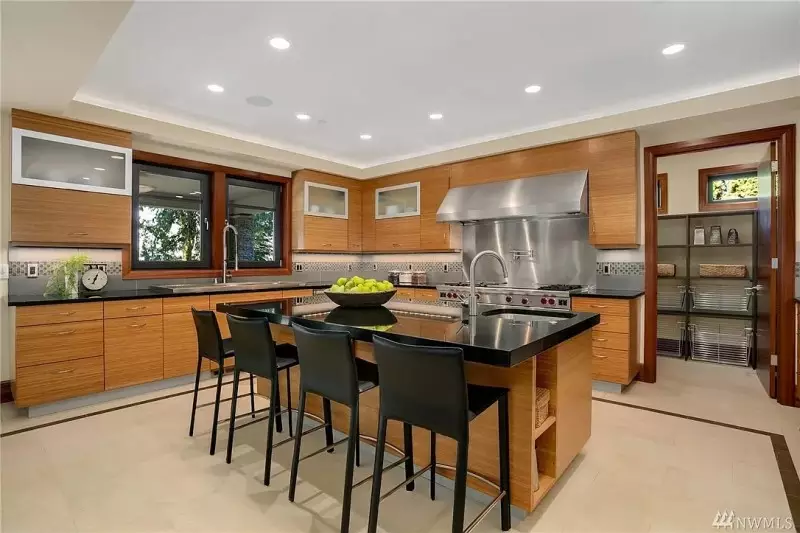 Kitchen Island with Seating