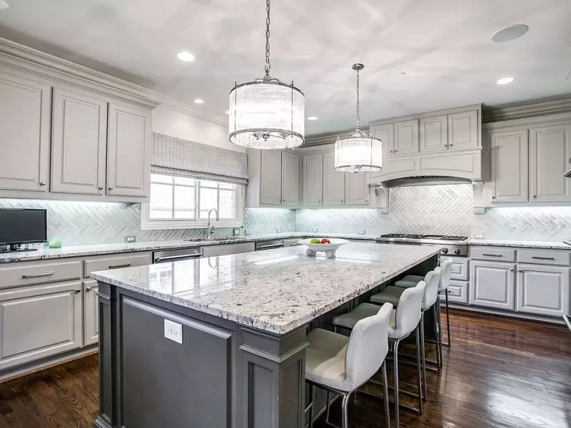 Backsplash Ideas for White Cabinets