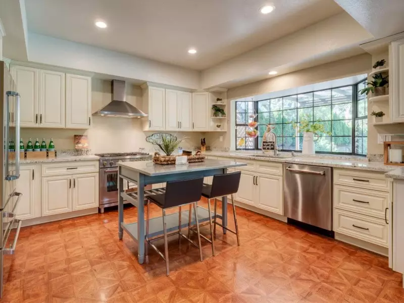 Antique White Kitchen Cabinets