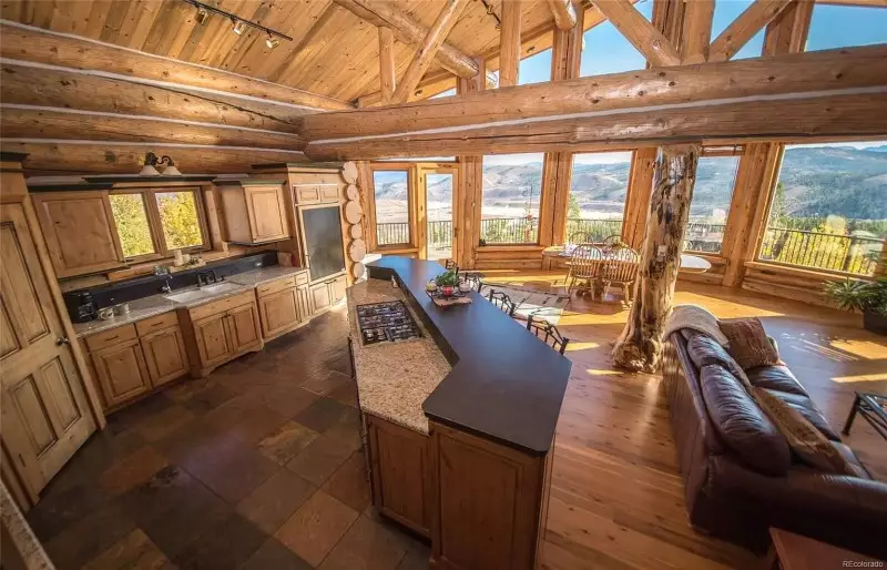 Country Kitchen Cabinets