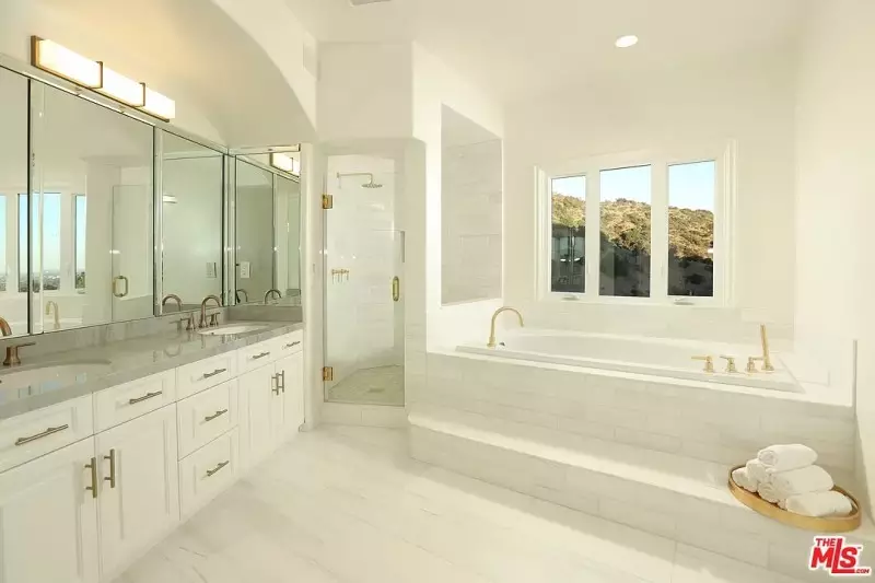 Small Master Bathroom Ideas