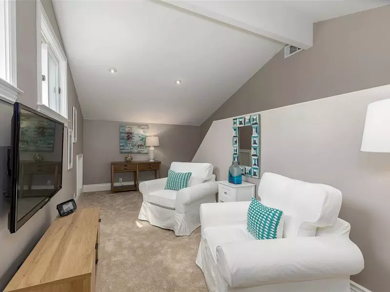 Colors that Go with Gray Walls