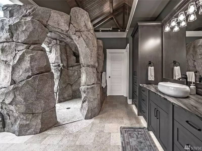Rustic Bathroom Decor