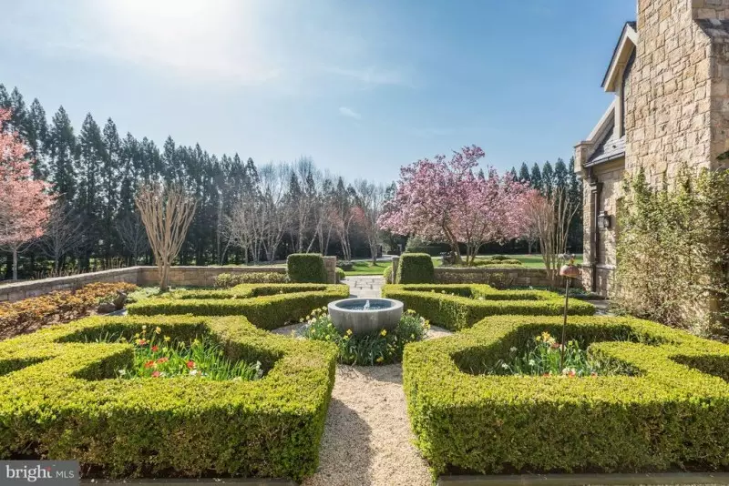 Outdoor Water Fountains