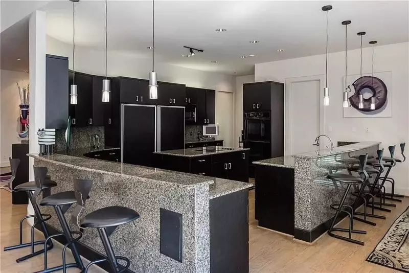 Kitchen Island with Seating for 4