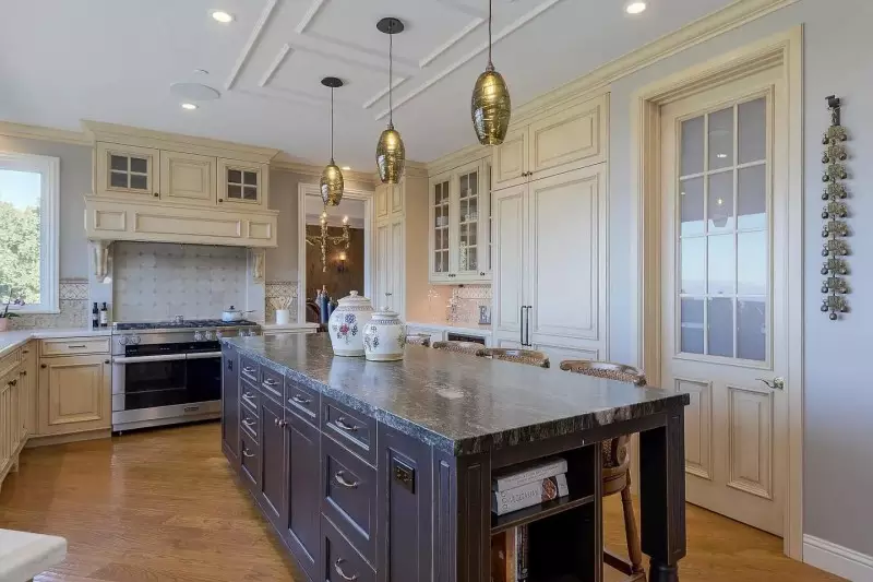 Traditional Kitchens