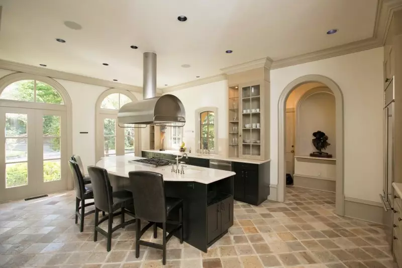 Black Kitchen Cabinets