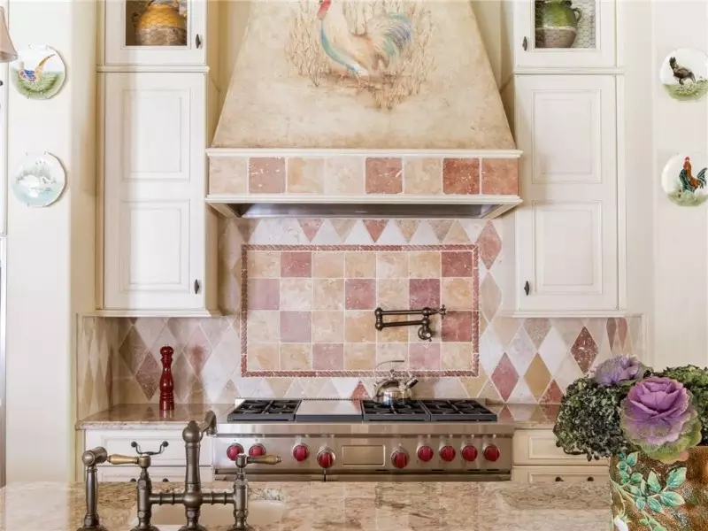 Country Kitchen Cabinets