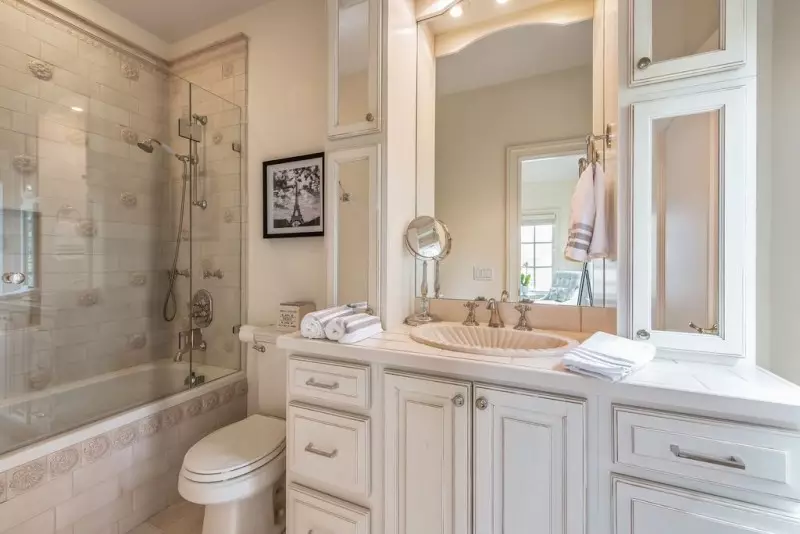 Small Bathroom Makeovers