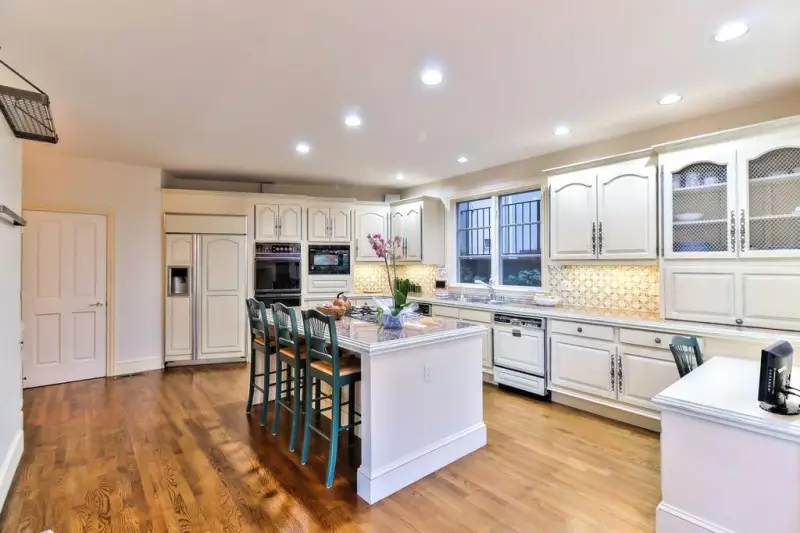 Small Kitchen Colors