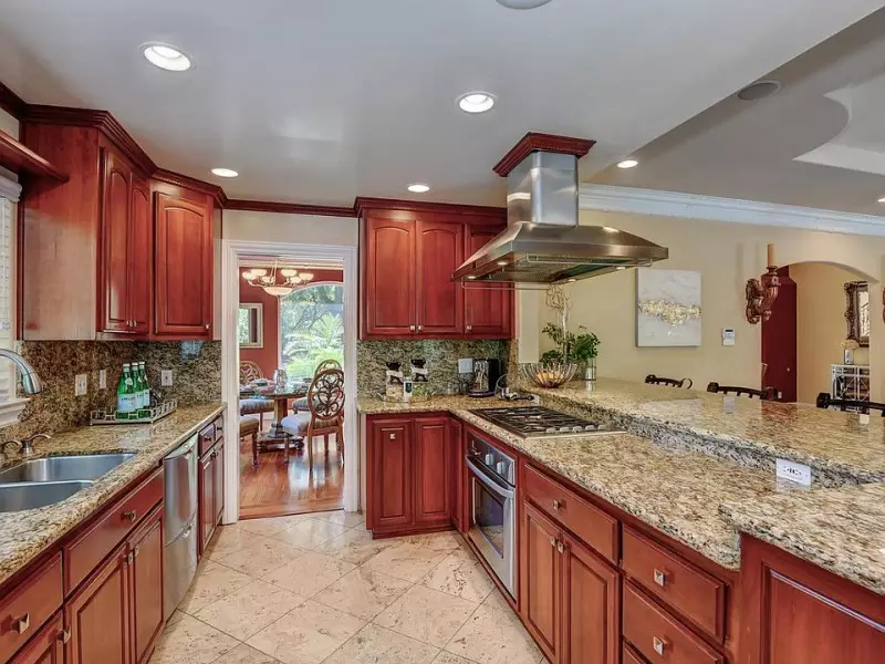 Small Kitchen Layouts