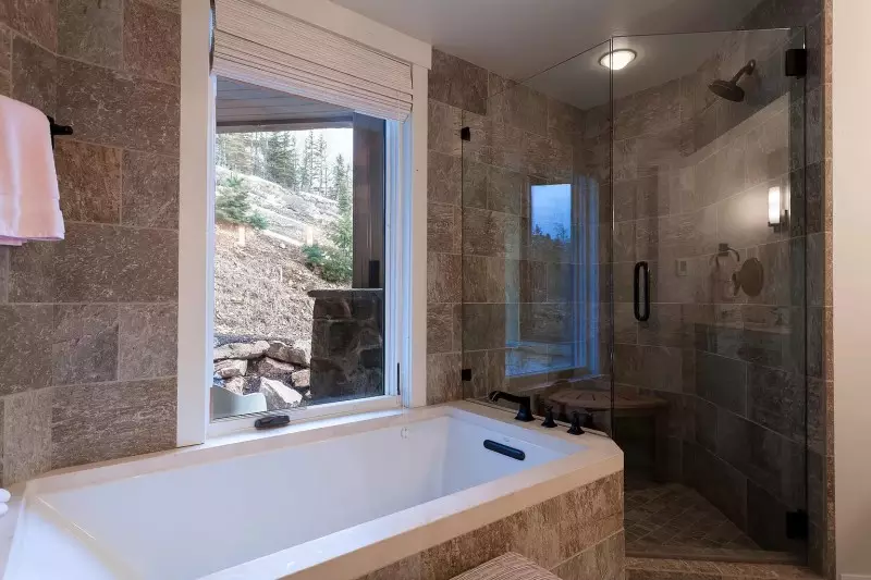 Pictures of Tiled Showers with Glass Doors