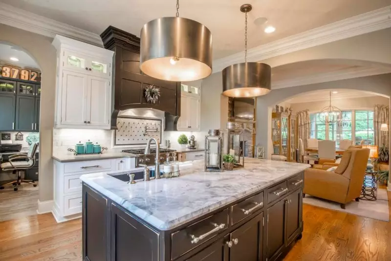 Refinishing Kitchen Cabinets