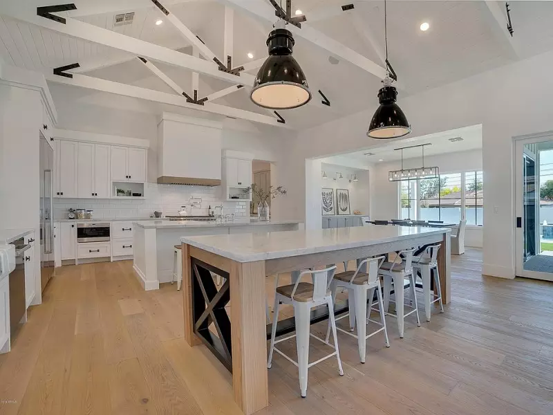White Kitchen Cabinets