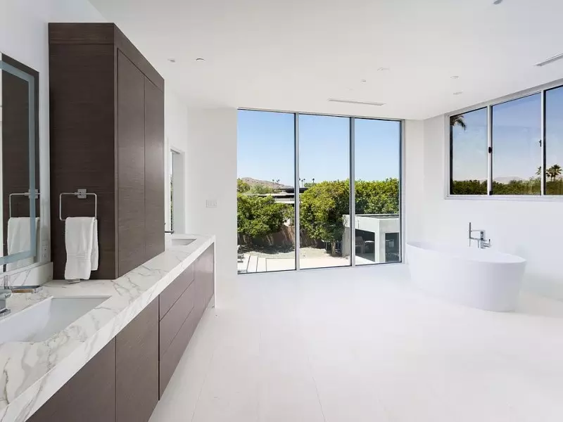 Modern Bathroom