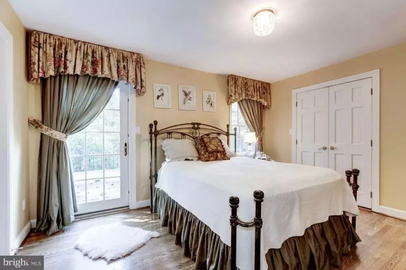 Decorating a Tiny Room