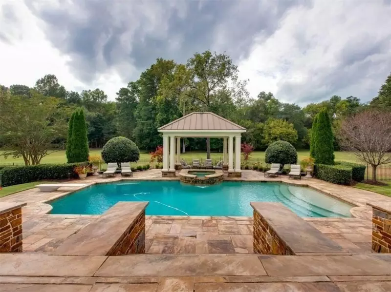 Backyard Swimming Pools