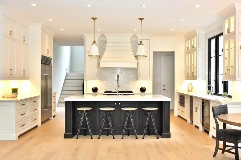 White Kitchen Cabinets