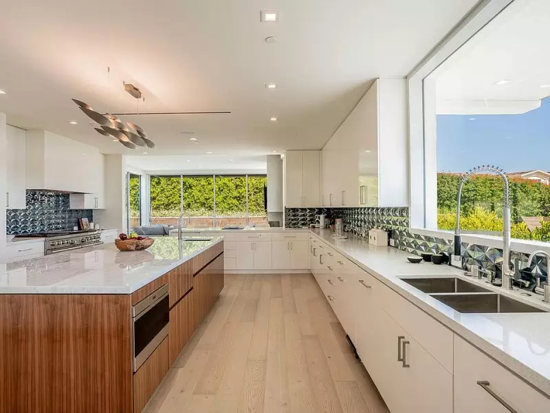 Pictures of Modern Kitchens