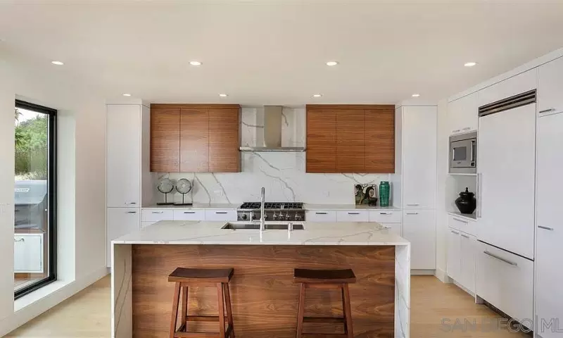 Kitchen Cabinet Ideas for Small Kitchens