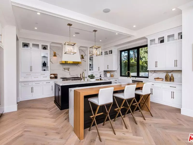 White Kitchen Designs