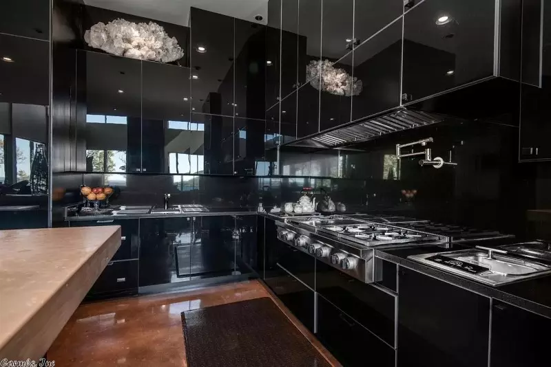 Black Kitchen Cabinets