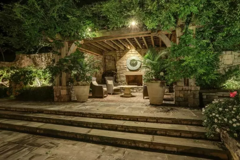 Outdoor Light Fixtures