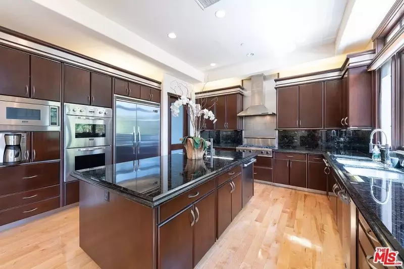 Modern Kitchen Cabinets