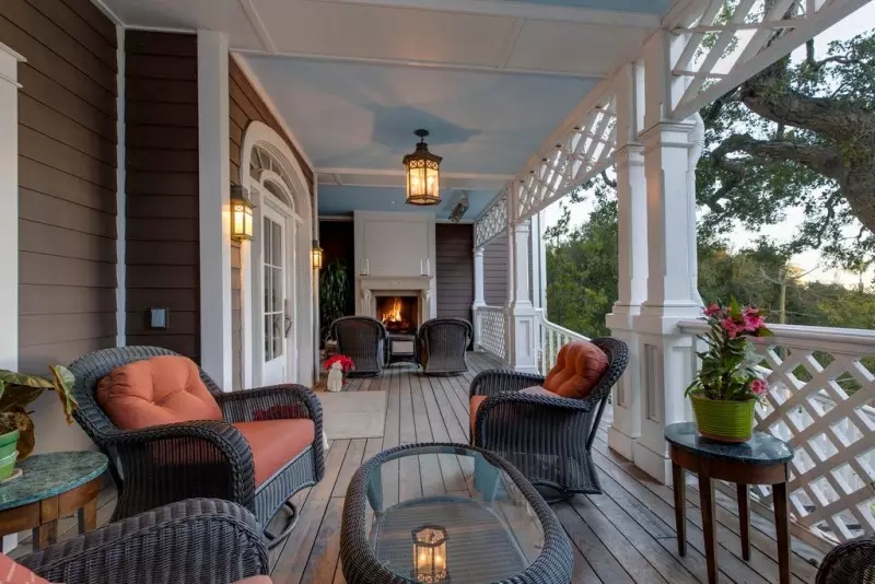 Covered Porch