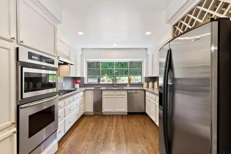 Simple Kitchen Design